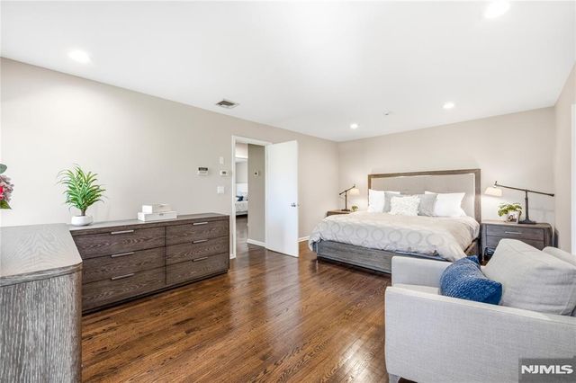 19 Ivy Place, Upper Saddle River, NJ 07458