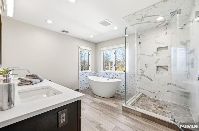 19 Ivy Place, Upper Saddle River, NJ 07458