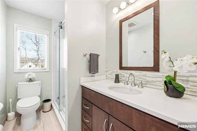 19 Ivy Place, Upper Saddle River, NJ 07458