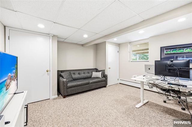 19 Ivy Place, Upper Saddle River, NJ 07458