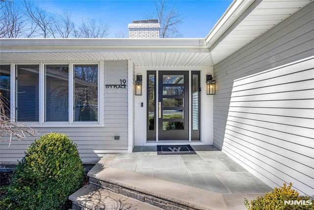 19 Ivy Place, Upper Saddle River, NJ 07458