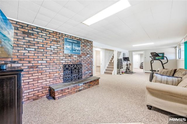 19 Ivy Place, Upper Saddle River, NJ 07458