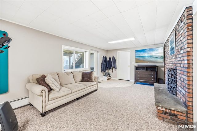 19 Ivy Place, Upper Saddle River, NJ 07458