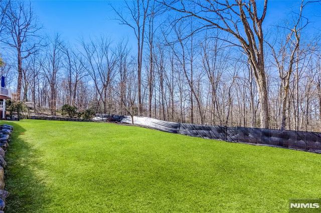 19 Ivy Place, Upper Saddle River, NJ 07458