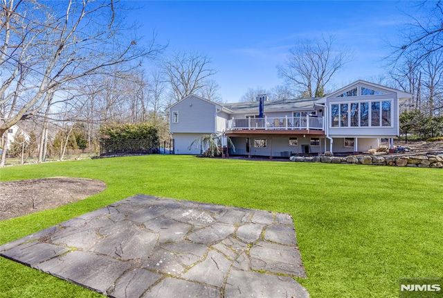 19 Ivy Place, Upper Saddle River, NJ 07458