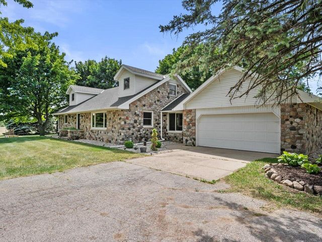 W334S7837 County Road E, Mukwonago, WI 53149