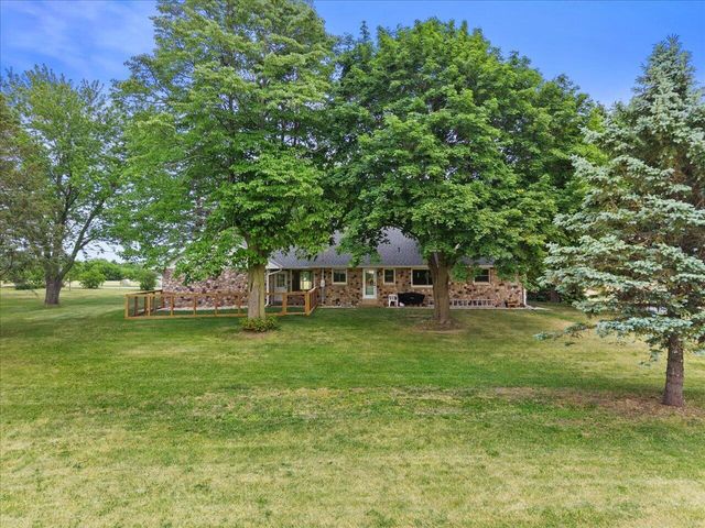 W334S7837 County Road E, Mukwonago, WI 53149
