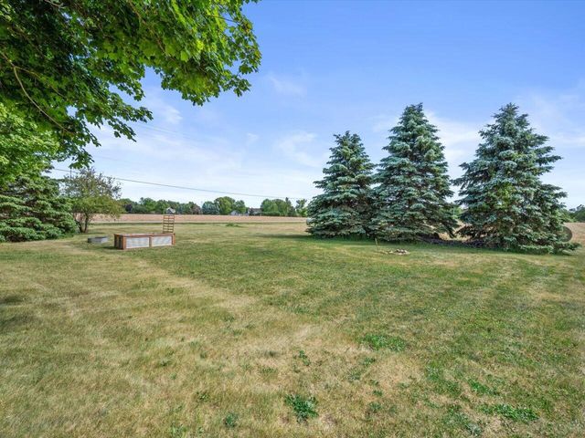 W334S7837 County Road E, Mukwonago, WI 53149