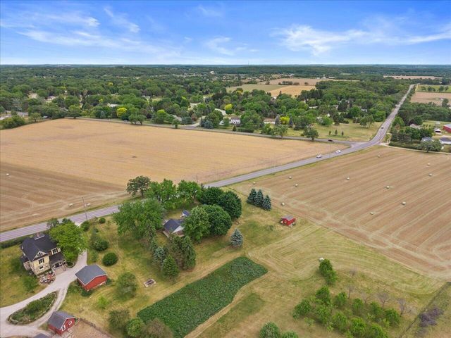 W334S7837 County Road E, Mukwonago, WI 53149