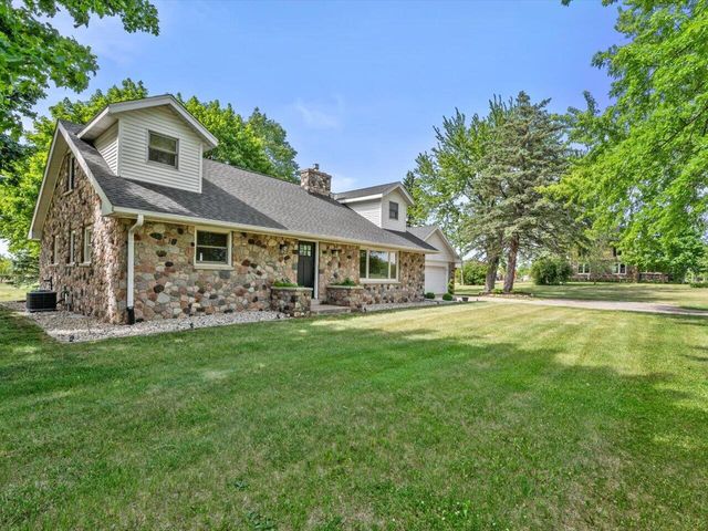 W334S7837 County Road E, Mukwonago, WI 53149