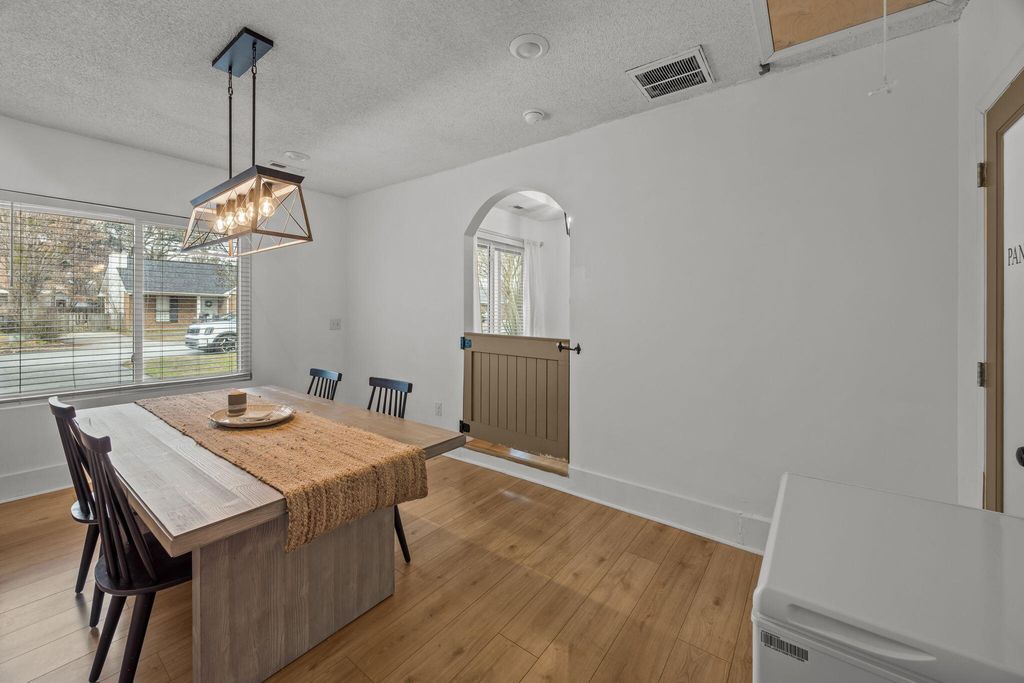 Image 13 of property listing at 1019 Douglas Wayne Road, Summerville, SC 29486