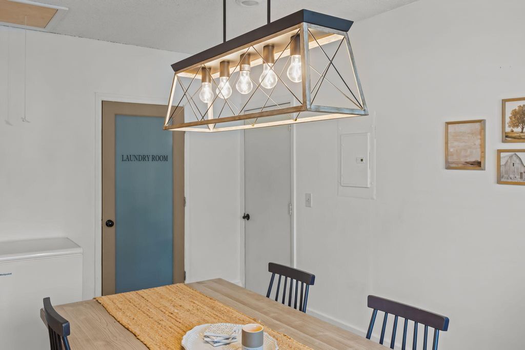 Image 14 of property listing at 1019 Douglas Wayne Road, Summerville, SC 29486