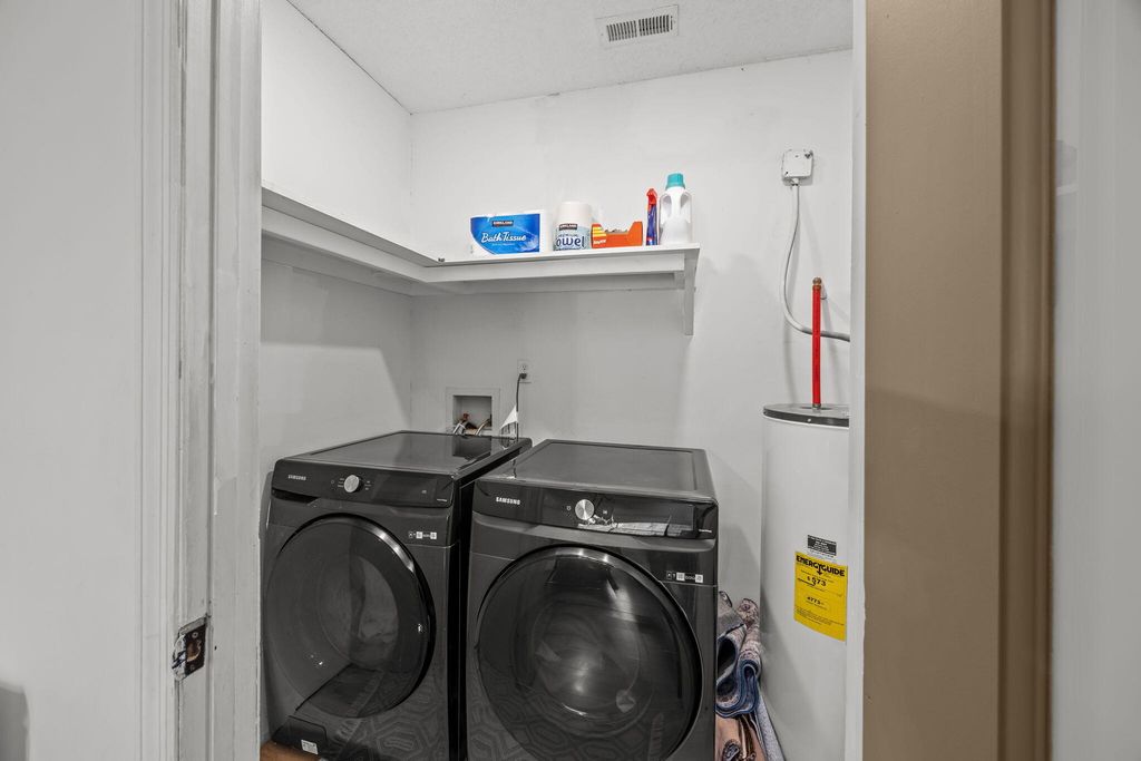 Image 16 of property listing at 1019 Douglas Wayne Road, Summerville, SC 29486