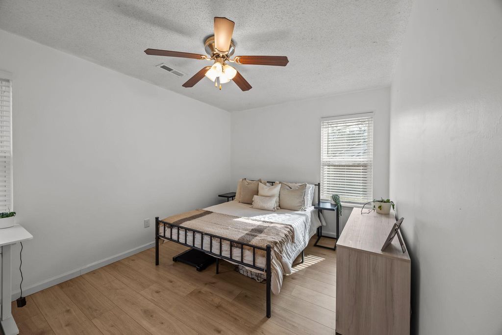 Image 17 of property listing at 1019 Douglas Wayne Road, Summerville, SC 29486