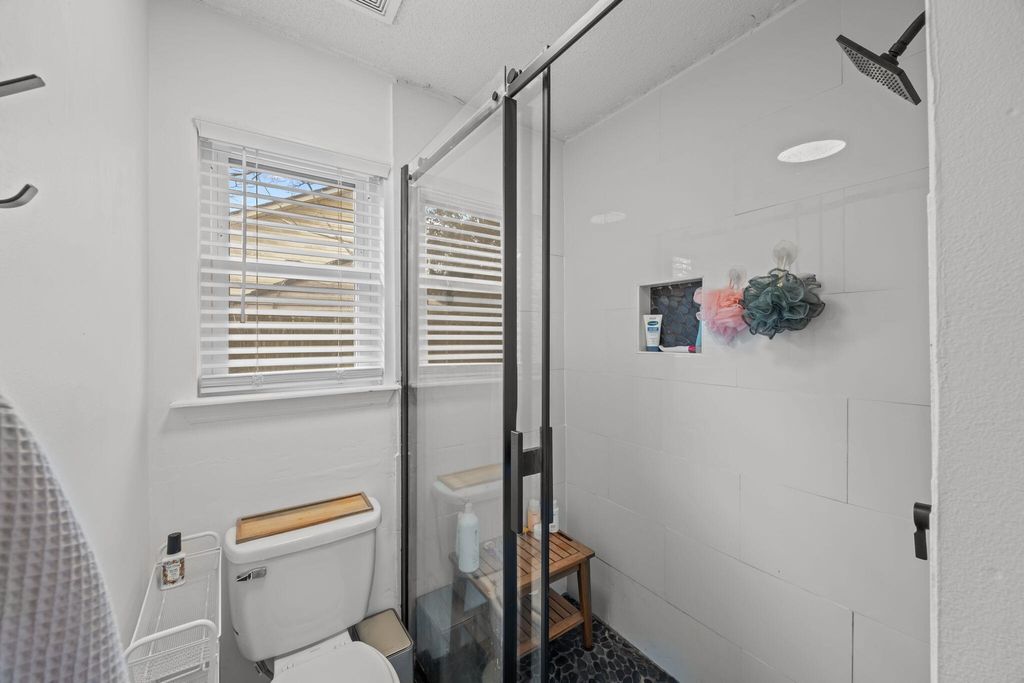 Image 27 of property listing at 1019 Douglas Wayne Road, Summerville, SC 29486