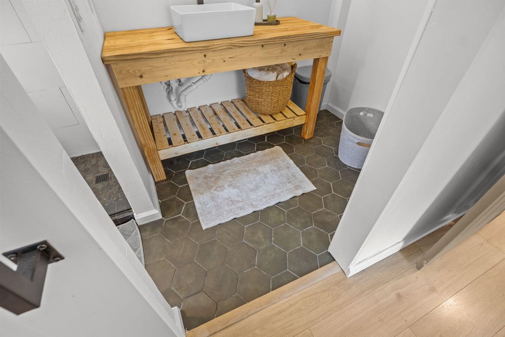 Image 29 of property listing at 1019 Douglas Wayne Road, Summerville, SC 29486