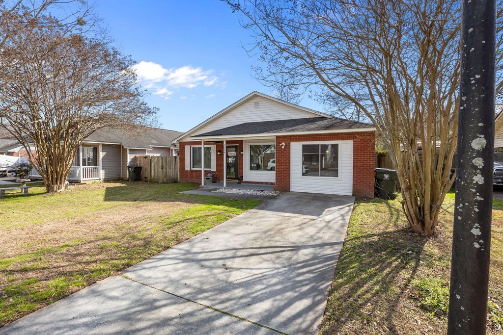 Image 32 of property listing at 1019 Douglas Wayne Road, Summerville, SC 29486