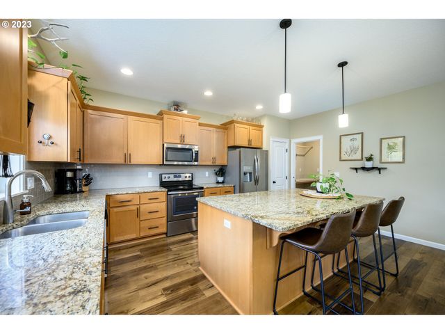 467 E JOHNSON St, Carlton, OR 97111