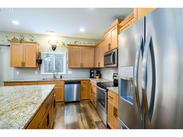 467 E JOHNSON St, Carlton, OR 97111