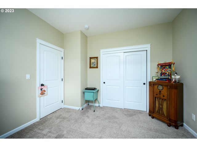467 E JOHNSON St, Carlton, OR 97111