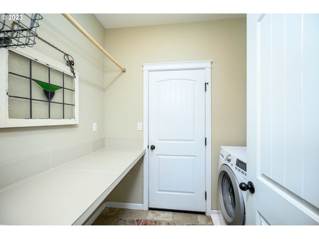 467 E JOHNSON St, Carlton, OR 97111