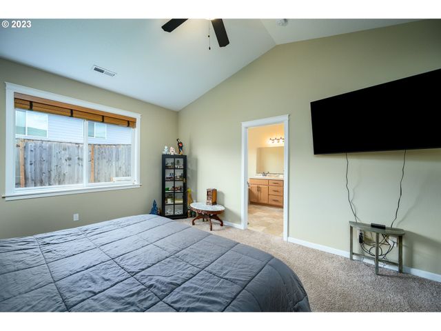 467 E JOHNSON St, Carlton, OR 97111