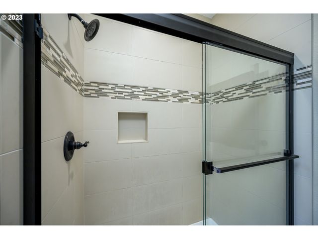 467 E JOHNSON St, Carlton, OR 97111