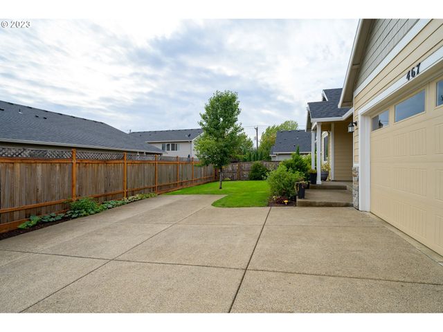 467 E JOHNSON St, Carlton, OR 97111