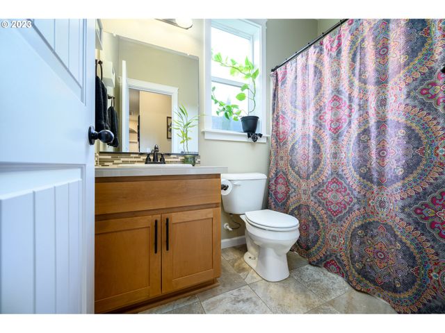 467 E JOHNSON St, Carlton, OR 97111