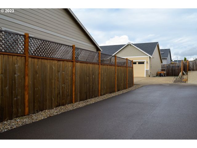 467 E JOHNSON St, Carlton, OR 97111