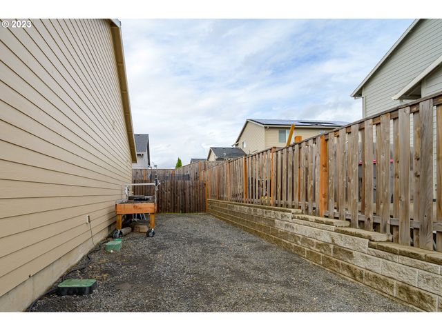 467 E JOHNSON St, Carlton, OR 97111