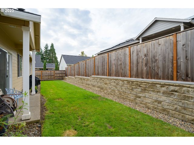 467 E JOHNSON St, Carlton, OR 97111
