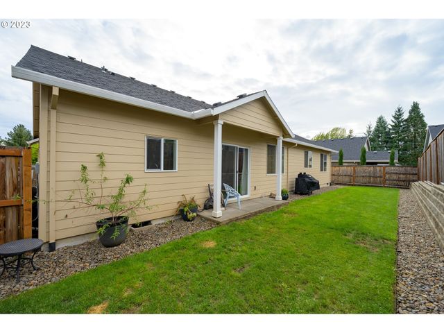 467 E JOHNSON St, Carlton, OR 97111