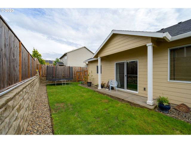 467 E JOHNSON St, Carlton, OR 97111