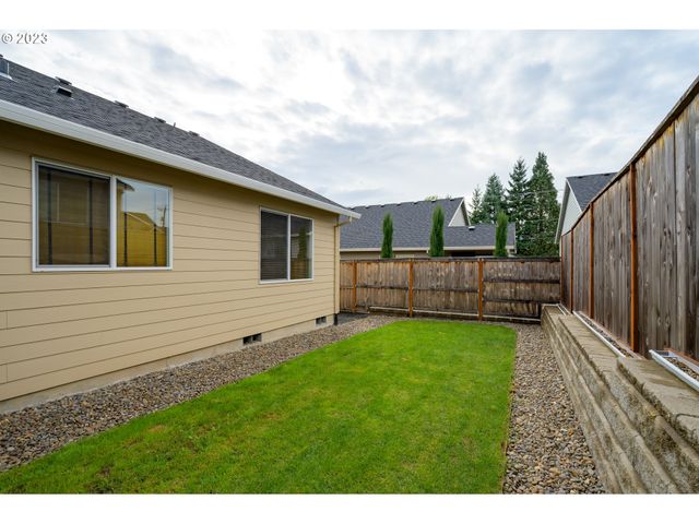 467 E JOHNSON St, Carlton, OR 97111
