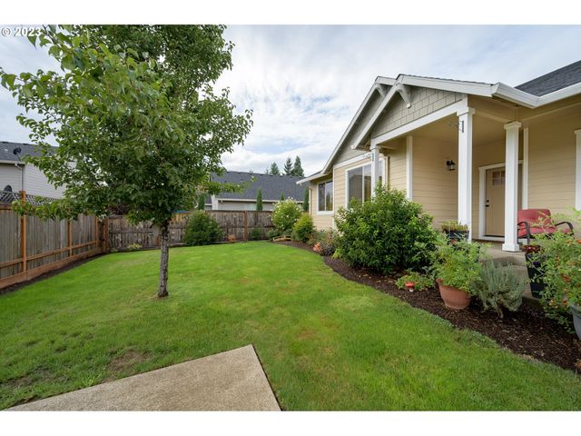 467 E JOHNSON St, Carlton, OR 97111