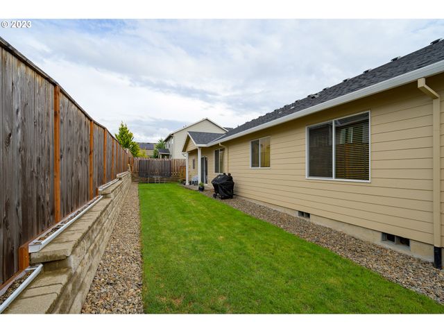 467 E JOHNSON St, Carlton, OR 97111