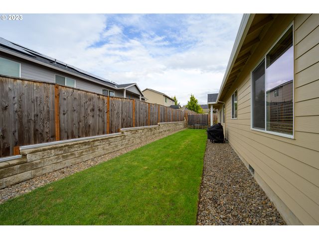 467 E JOHNSON St, Carlton, OR 97111