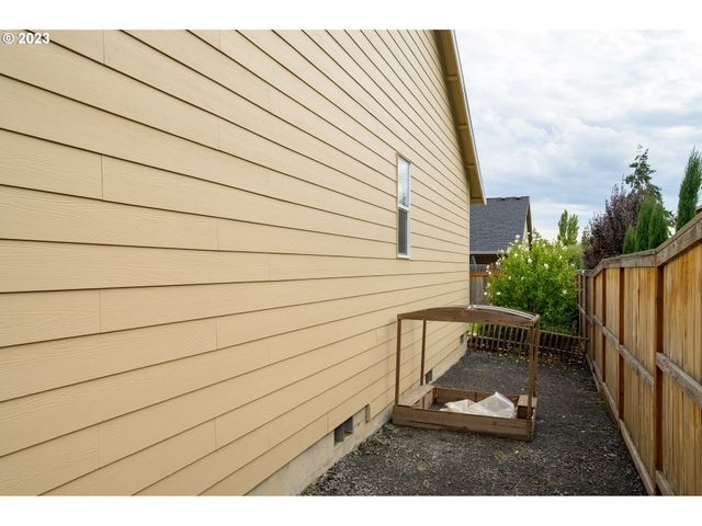 467 E JOHNSON St, Carlton, OR 97111