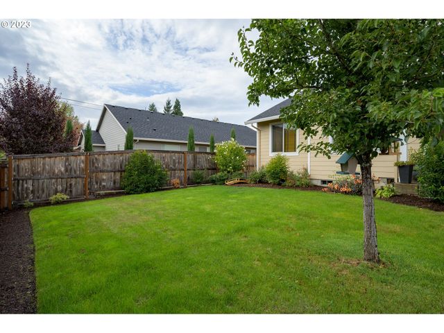 467 E JOHNSON St, Carlton, OR 97111