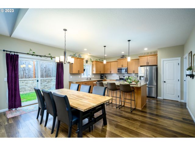 467 E JOHNSON St, Carlton, OR 97111