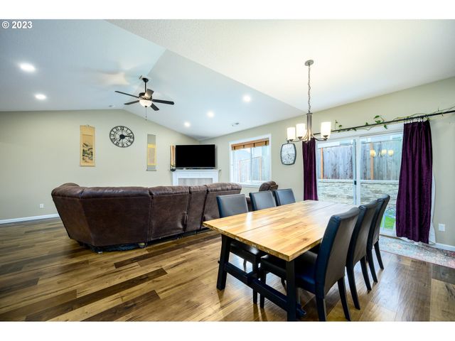 467 E JOHNSON St, Carlton, OR 97111