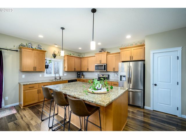 467 E JOHNSON St, Carlton, OR 97111
