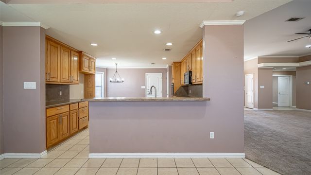 622 Parker Lane, Granbury, TX 76048
