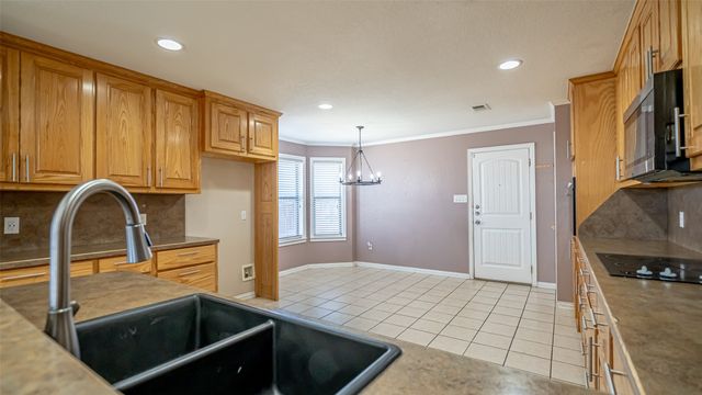 622 Parker Lane, Granbury, TX 76048