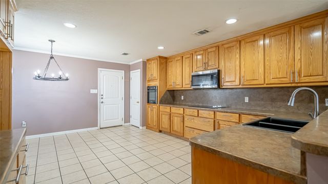 622 Parker Lane, Granbury, TX 76048