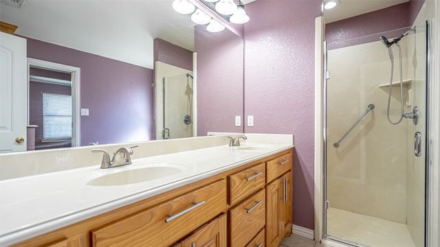 622 Parker Lane, Granbury, TX 76048
