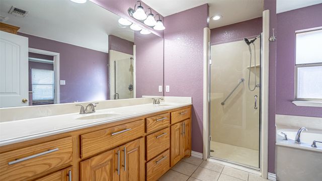 622 Parker Lane, Granbury, TX 76048
