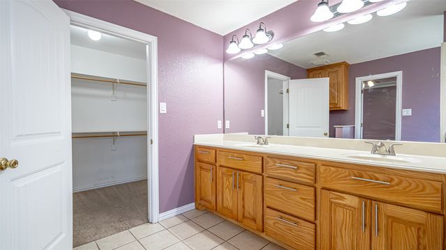 622 Parker Lane, Granbury, TX 76048