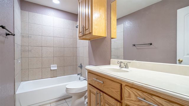 622 Parker Lane, Granbury, TX 76048